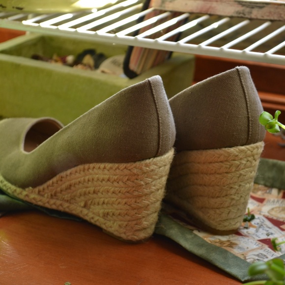 Like New Ann Taylor Brown Espadrille Wedge // 5.5 - Picture 4 of 7